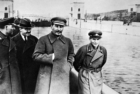 Woroszyłow, Mołotow, Stalin, Jeżow